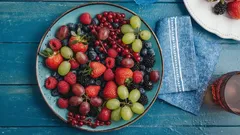 Tato všemi milovaná bobule je ze všech nejškodlivější, přesto ji kupujeme jako pochoutku a přemlouváme děti, aby ji jedly.