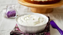 Jemný cukrářský krém: osvědčený recept na ideální náplň do dortu