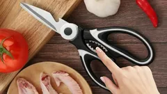 Víte, k čemu slouží tyhle malé zoubky na nůžkách?